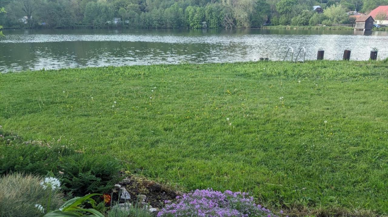 Chalupa U Rybnika Strehom Dolní Bousov Exteriör bild